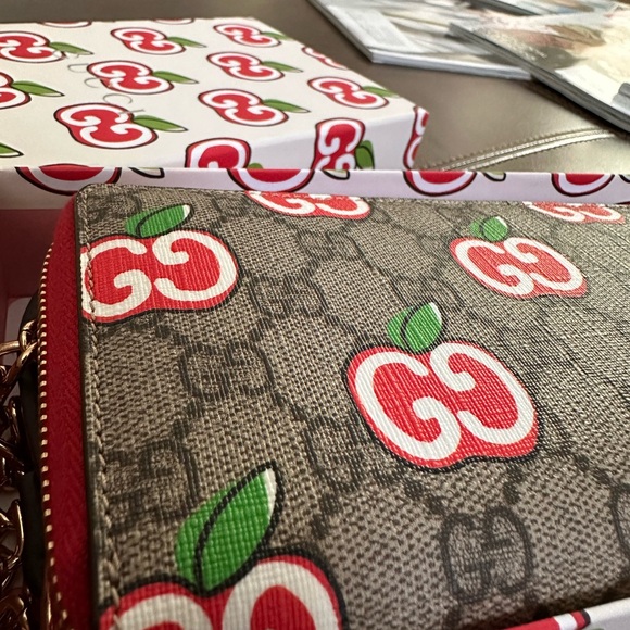 Gucci Crossbody zipped wallet - Picture 5 of 14